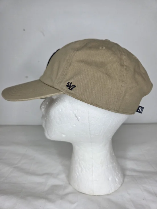 47th Brand New York Yankees Khaki Baseball Cap with Navy Logo - Picture 5 of 10